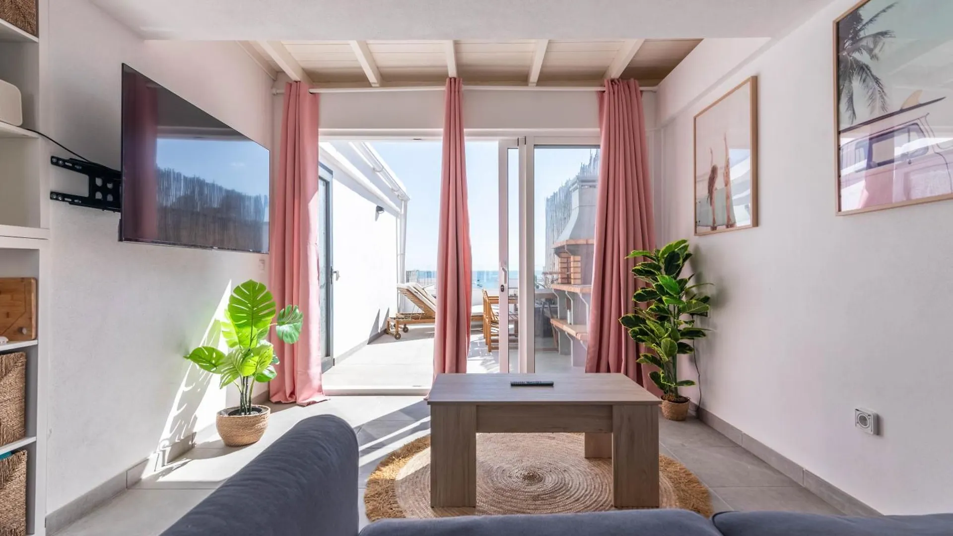 Cozy Studio For Solo Traveller Or Young Couple With Stunning View To The Ocean Κοραλέχο